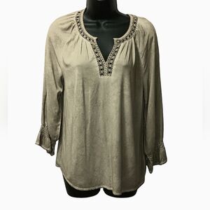 - FLORAL & IVY CROCHET NECKLINE TOP